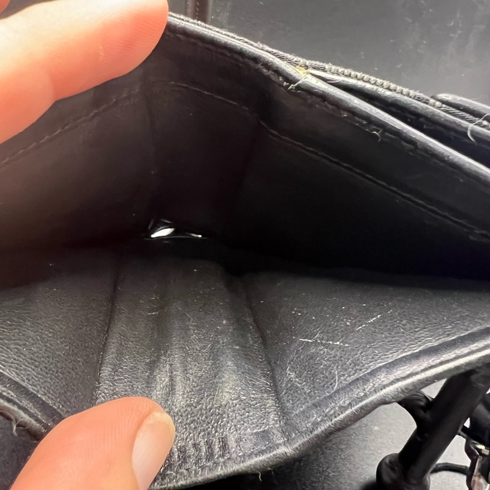 Gucci Black GG Canvas
Piston Lock Compact Wallet. - Picture 7 of 8